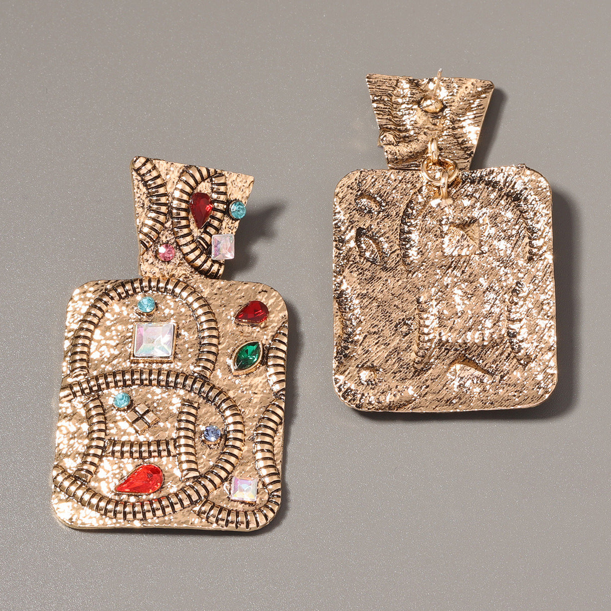 Klasyczny Kolczyk z ponadczasowym urokiem