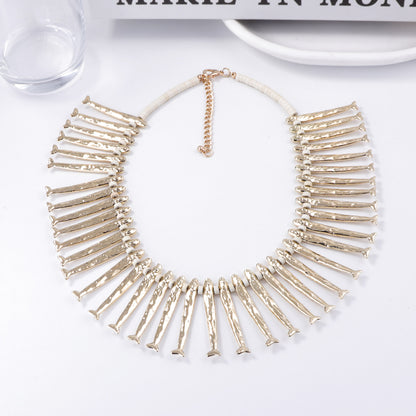 Klasyczny Złoty Naszyjnik z ponadczasowym urokiem