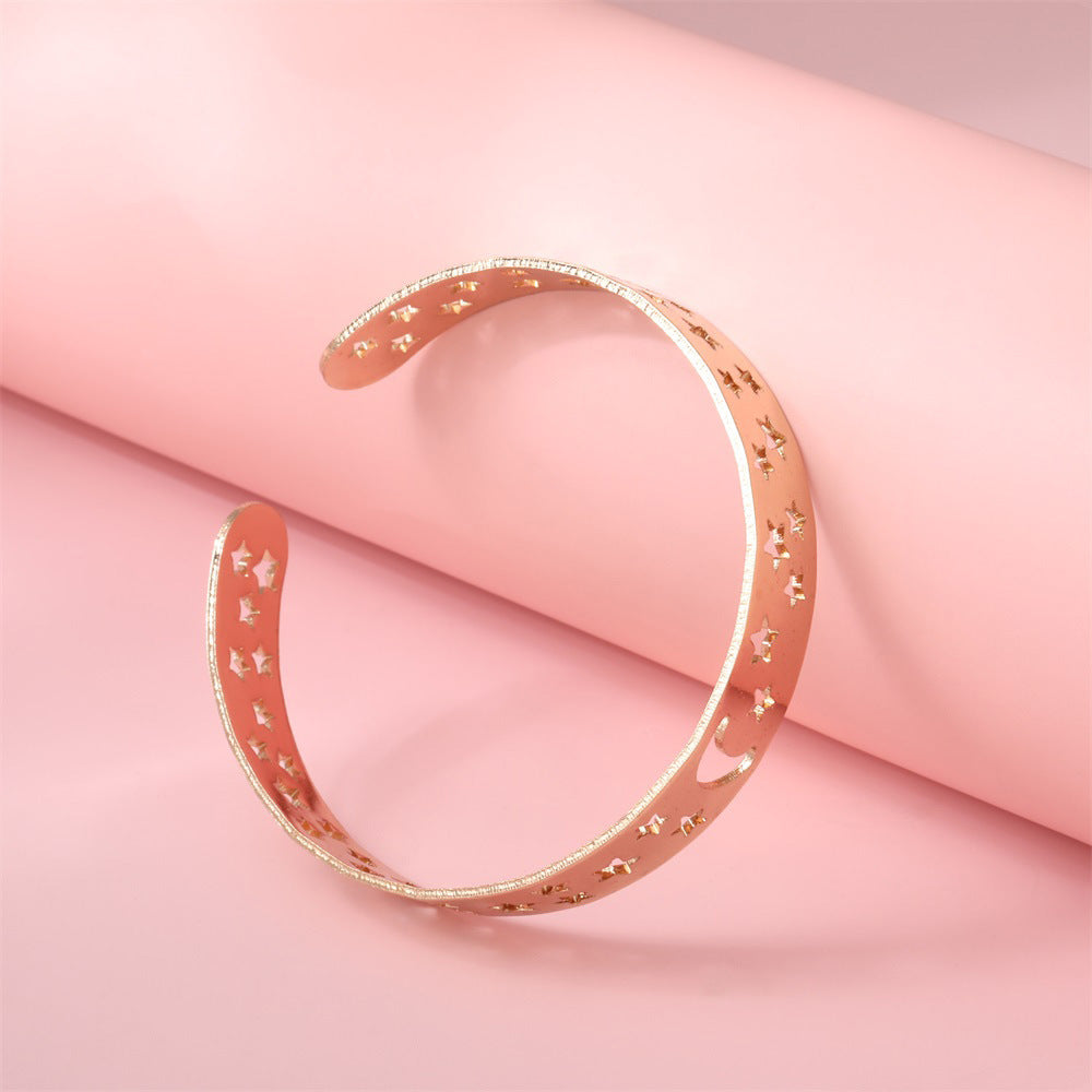 Klasyczny Złoty Bransoletka z ponadczasowym urokiem