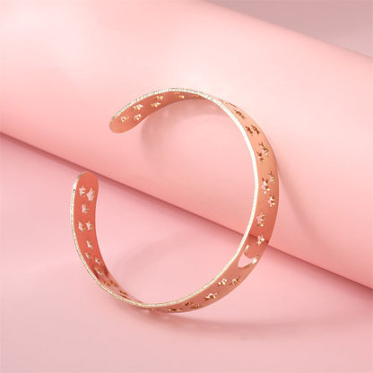 Klasyczny Złoty Bransoletka z ponadczasowym urokiem