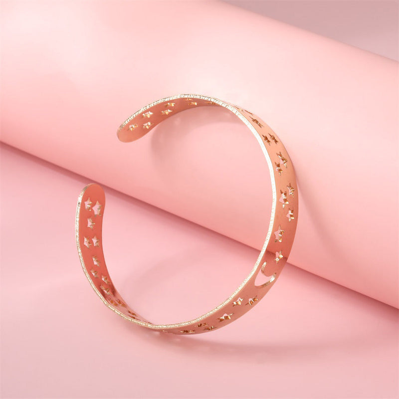 Klasyczny Złoty Bransoletka z ponadczasowym urokiem