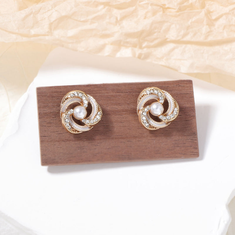 Piękny Perłowy Kolczyk w unikalnym stylu