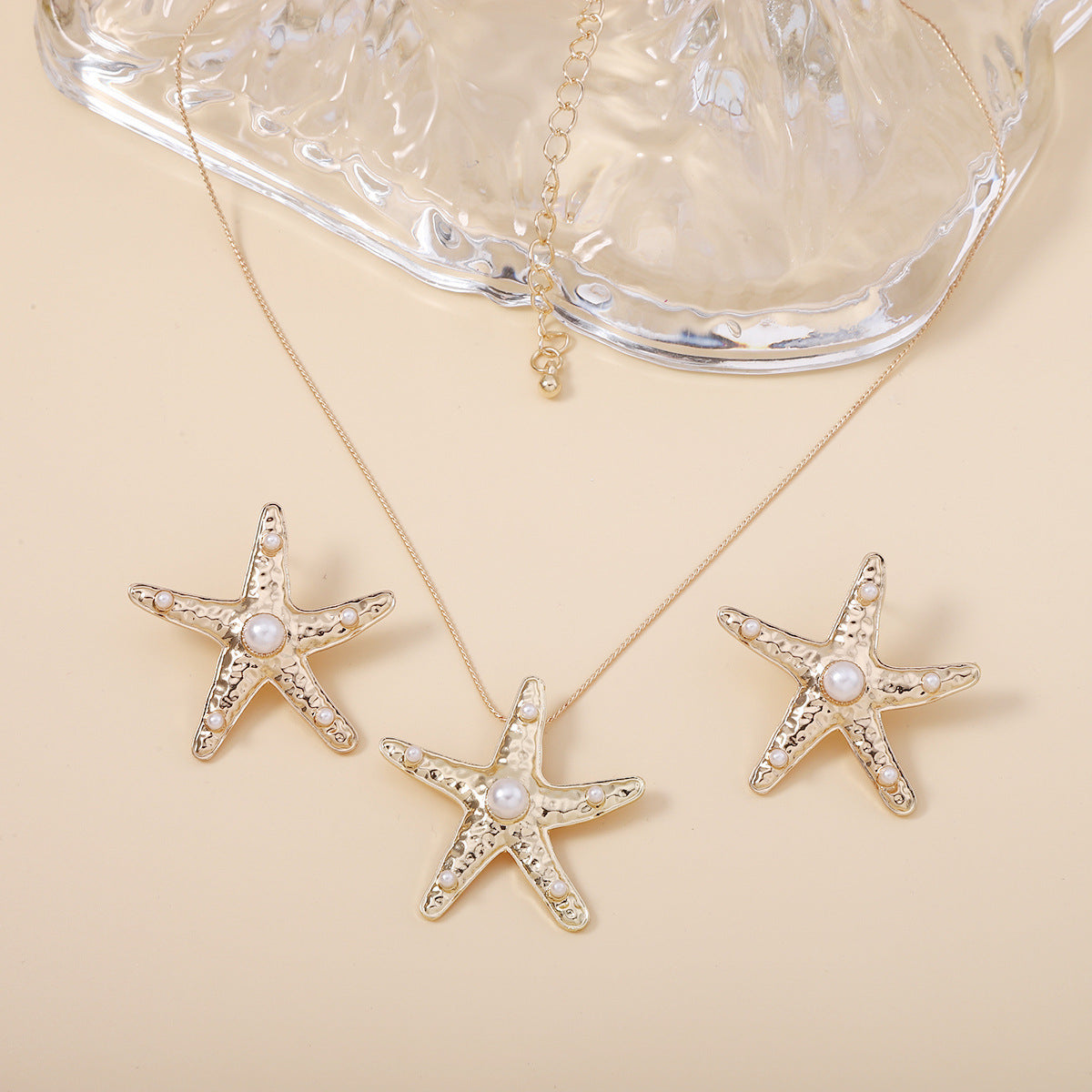 Klasyczny Perłowy Naszyjnik z ponadczasowym urokiem