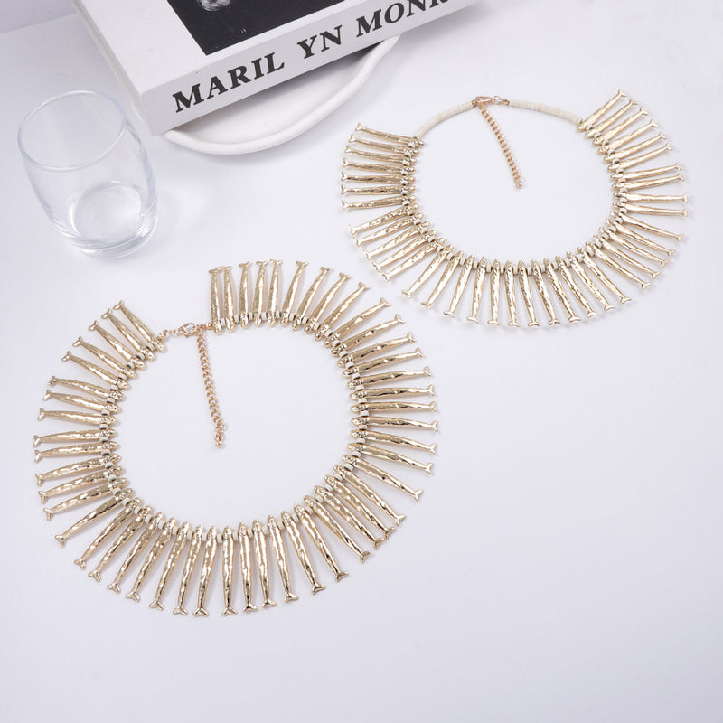 Klasyczny Złoty Naszyjnik z ponadczasowym urokiem